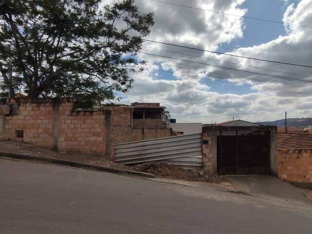 Lote para Venda em Sarzedo - 3